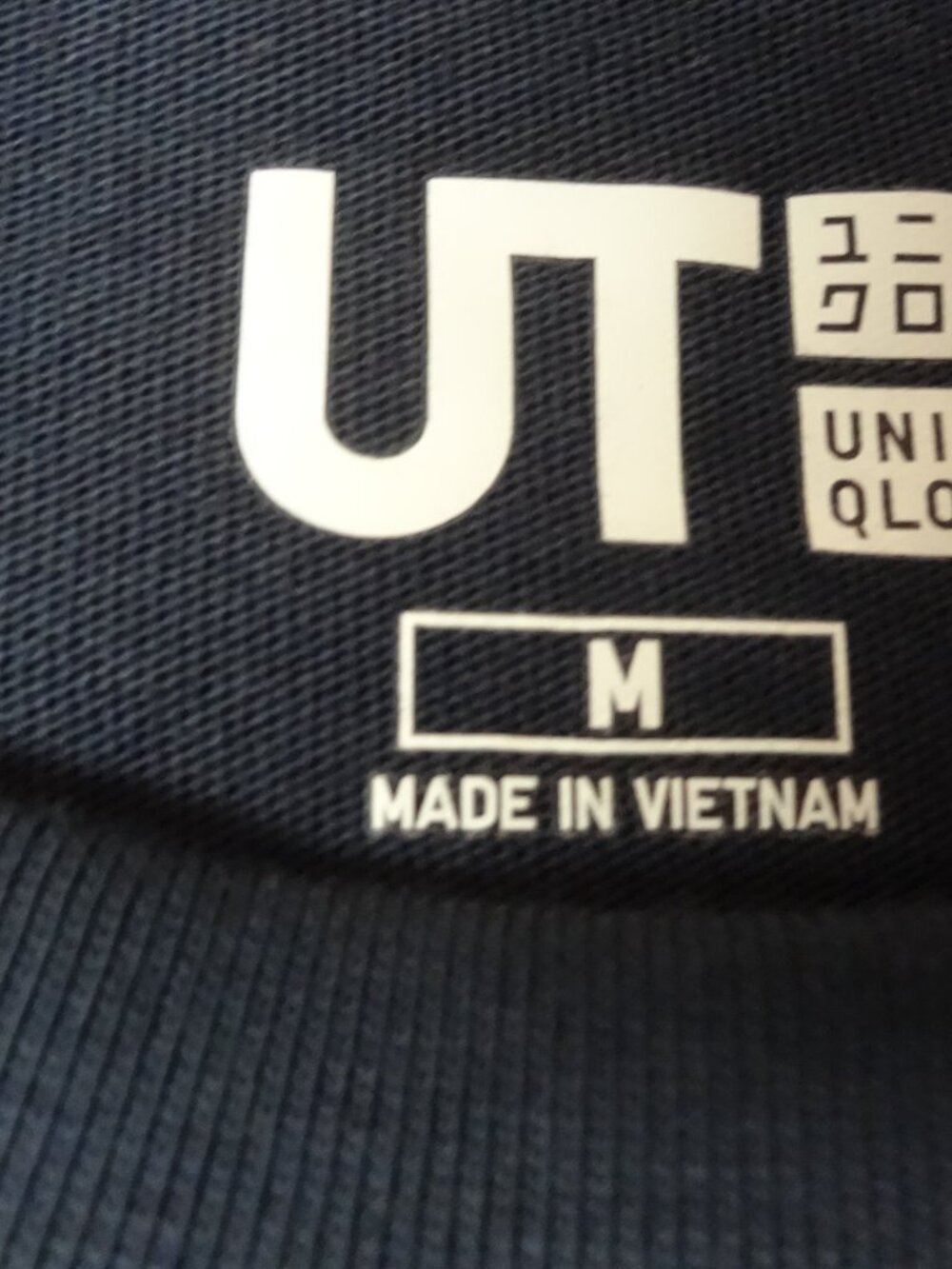 UT DISNEY PIXAR TOY STORY ALIENS IN ACTION - NAVY BLUE MEDIUM T-SHIRT L835 - Picture 5 of 5